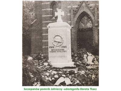Szczepanów pomnik żołnierzy przed kościołem